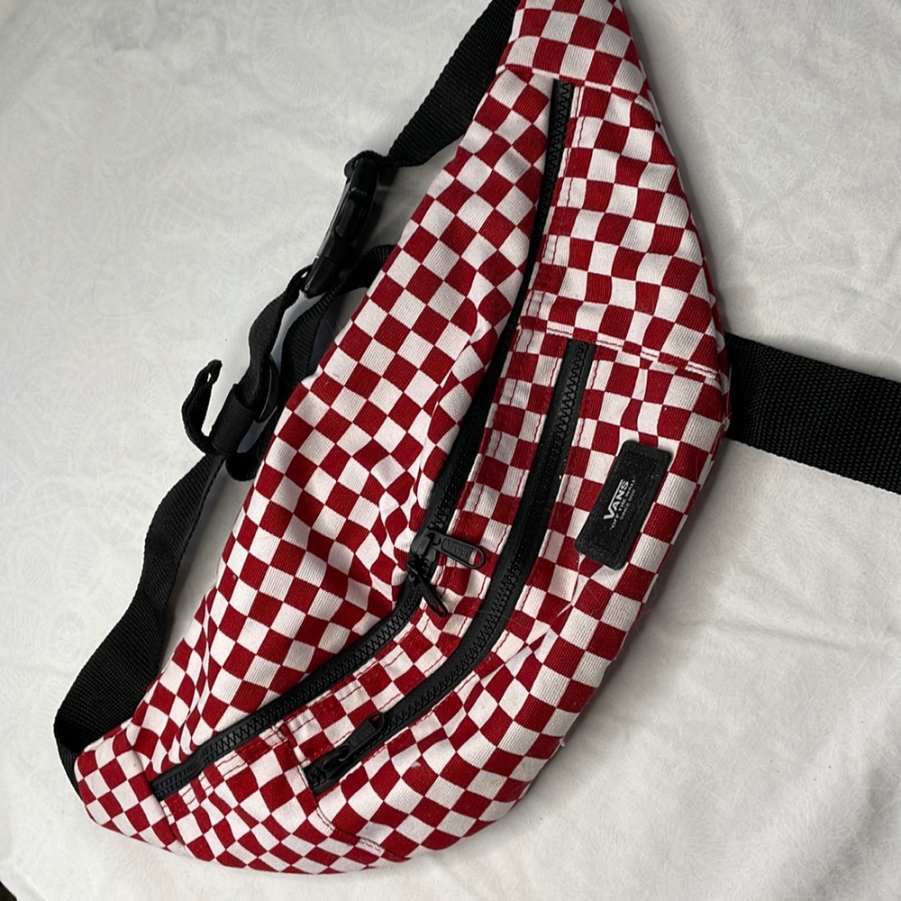 VANS OFF THE WALL Red/White Checkered Crossbody Adjustable Fanny Pack (NWOT)